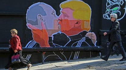 kissing paintings of trump and putin 