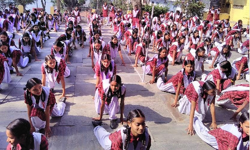 Free yoga camp begins in schools