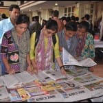 अमर उजाला लक्ष्य 16 के दौरान अमर उजाला स्टाल पर जमा भीड़