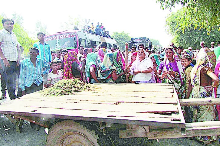 traffick jaam by ladies