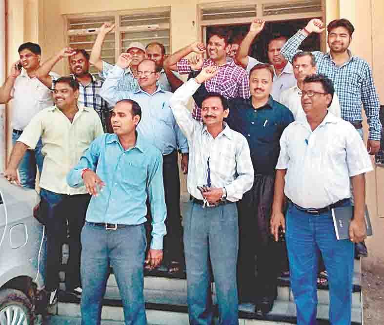 bsnl karmiyon ki hadtaal