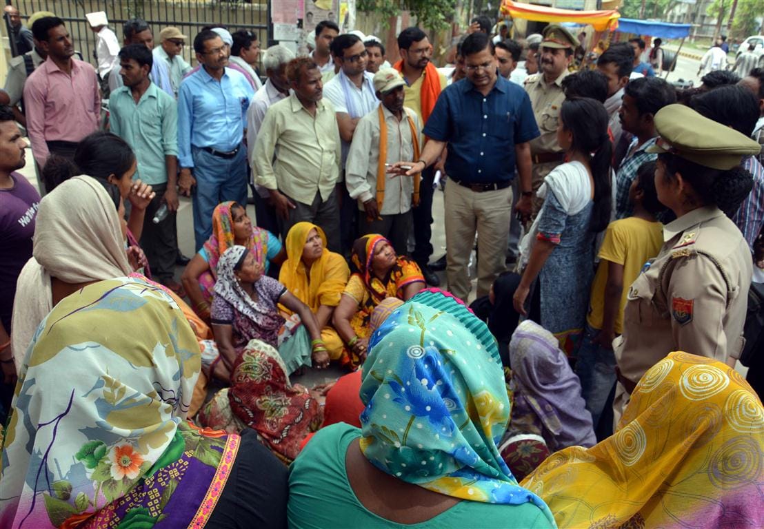 The young man died after being injected , Hungama