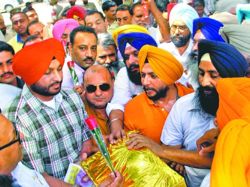 politics, youth akali protest against mp bittu, ludhiana protest 