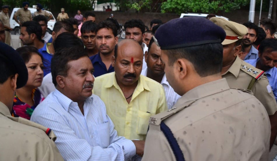 incident in chandigarh, man dies from poison gas during sewage cleaning