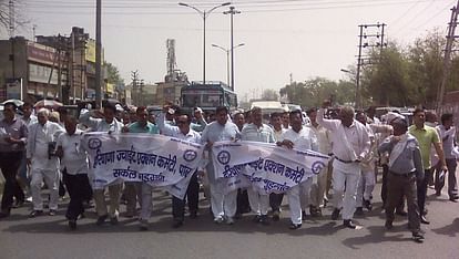 Employees of power supply department protest against privatisation