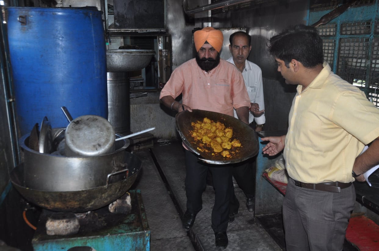 indian railway polluted food served in rajdhani express