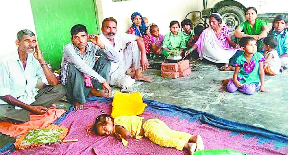 The victim's family sitting on a dharna action