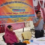 मनिहारी ब्लाॅक परिसर में राज्य पोषण मिशन के तहत आयोजित कार्यक्रम में बोलते डीएम संजय कुमार खत्री।