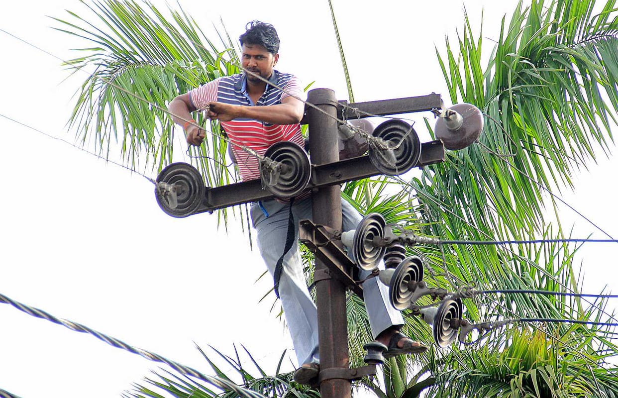 Millions of power department Loss, fell hundreds pole