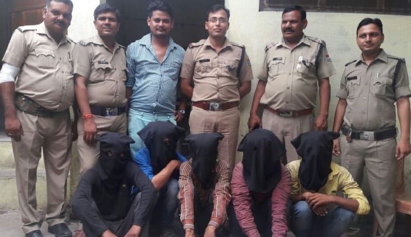  five thieves arrested with stollen stuff