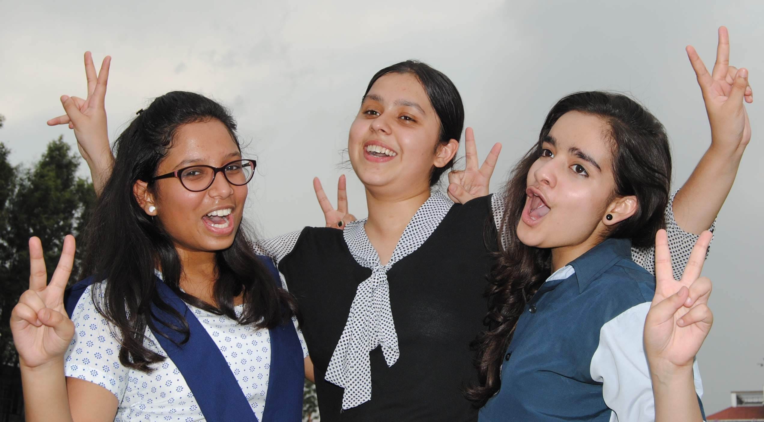 cbse 10 pass out girls celebrate success