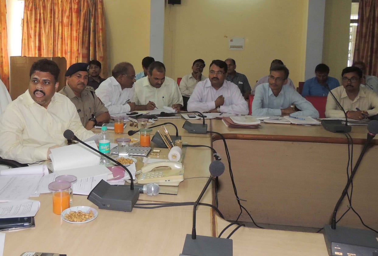 Executive Engineer had to reprimand Commissioner