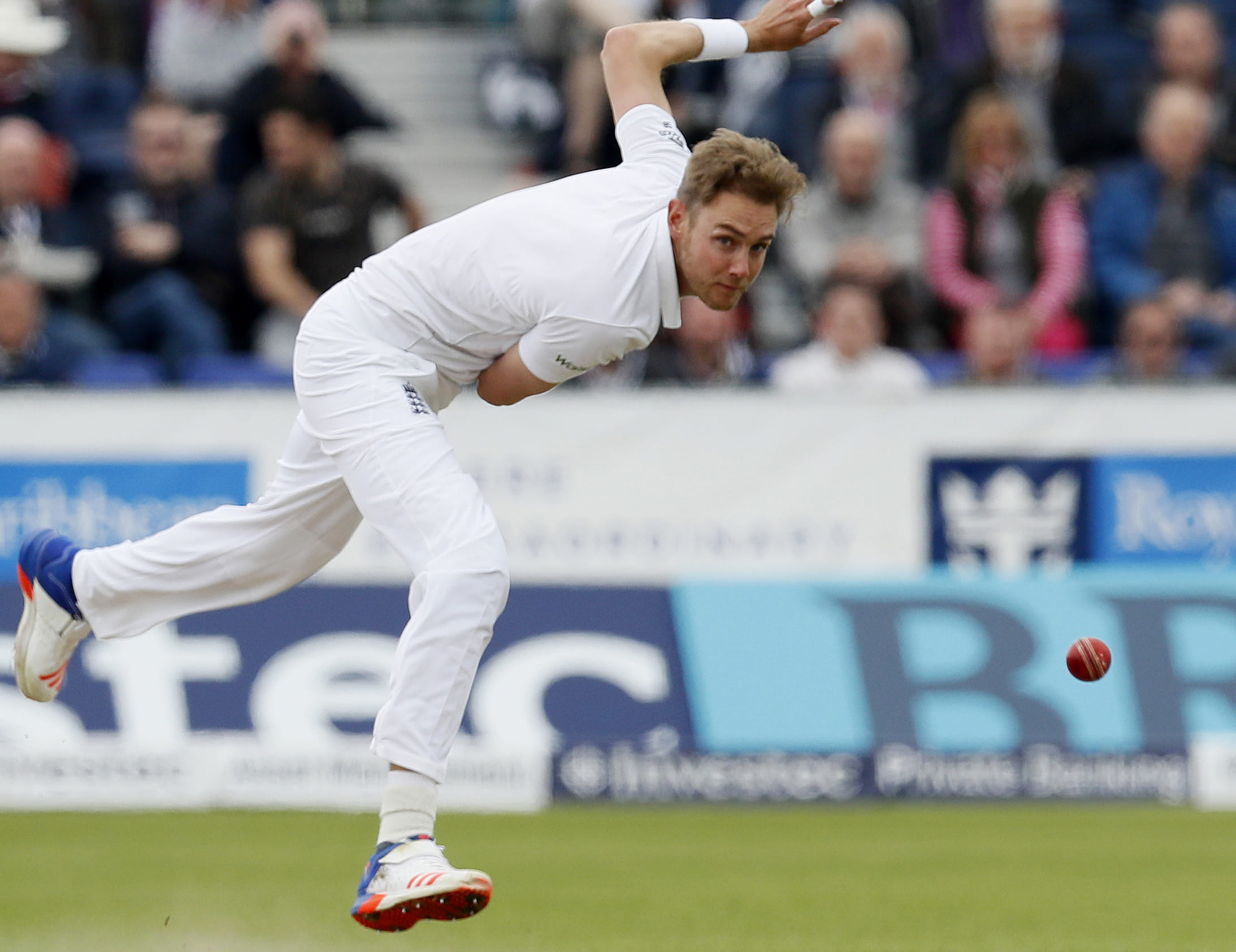 srilanka in very poor condition agaisnt england