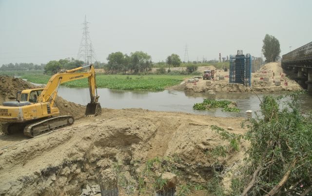 Hindon factories mixes in life 'poison'