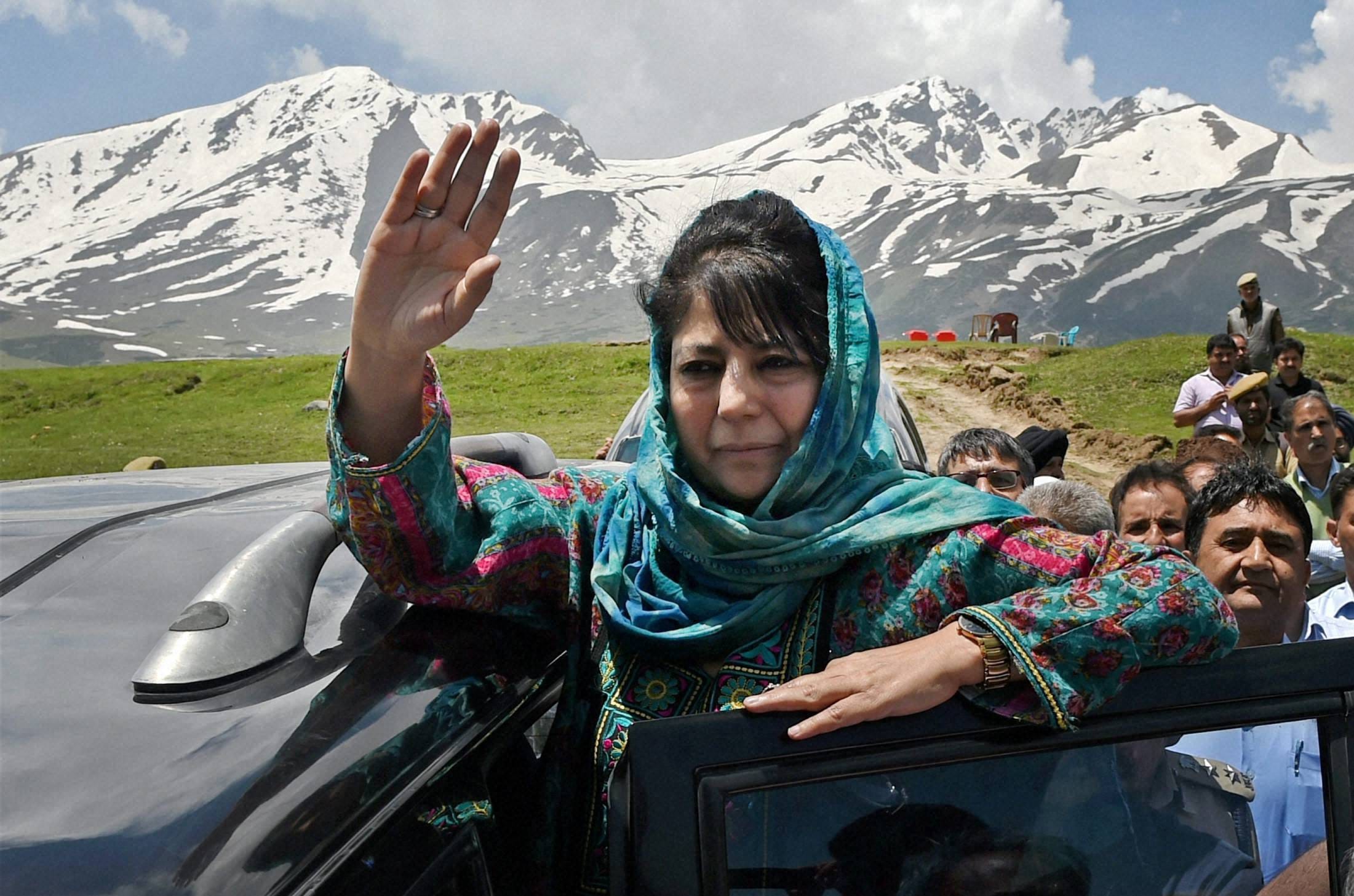 Mehbooba Mufti's political power is getting weaker in PDP