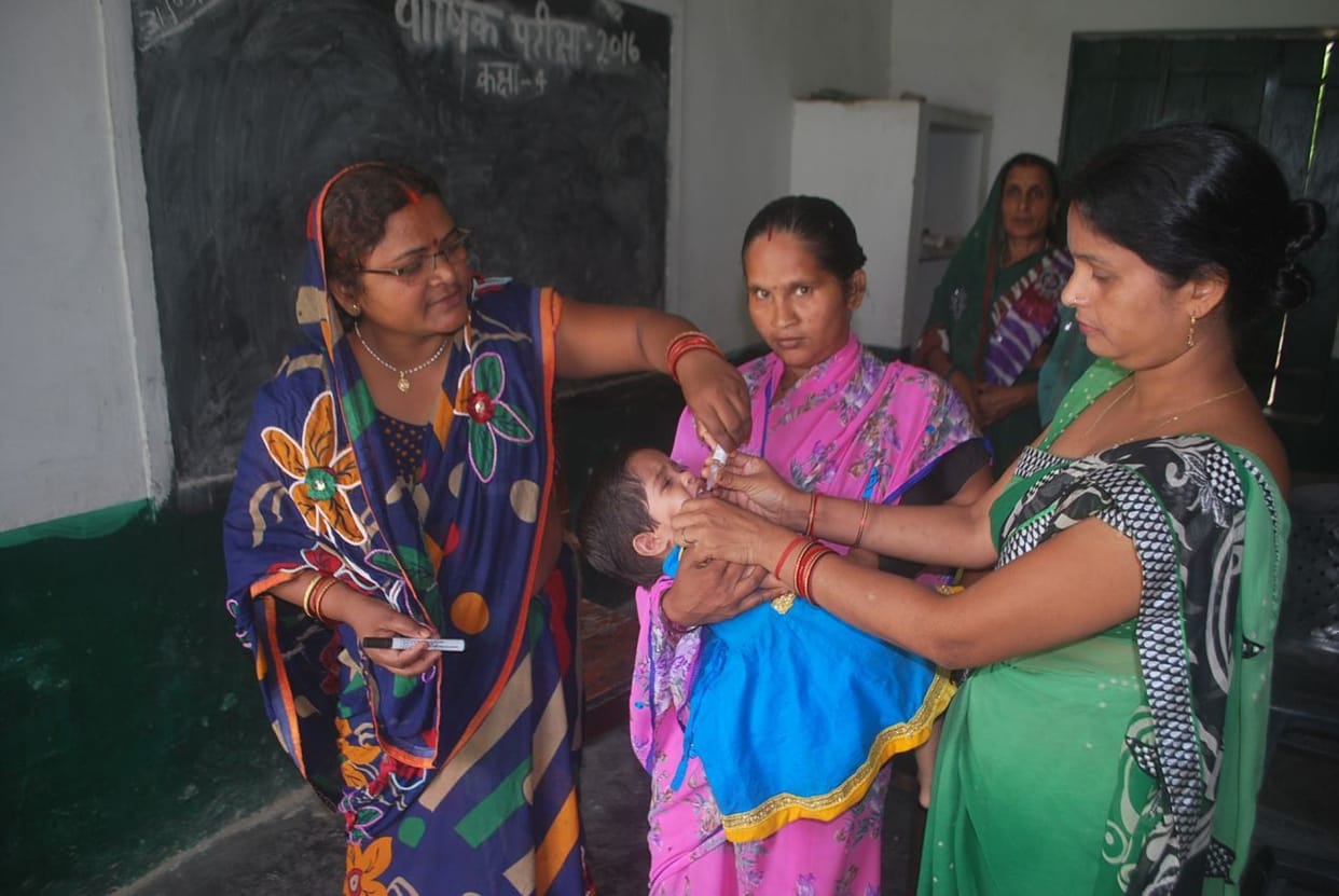 children took polio drop