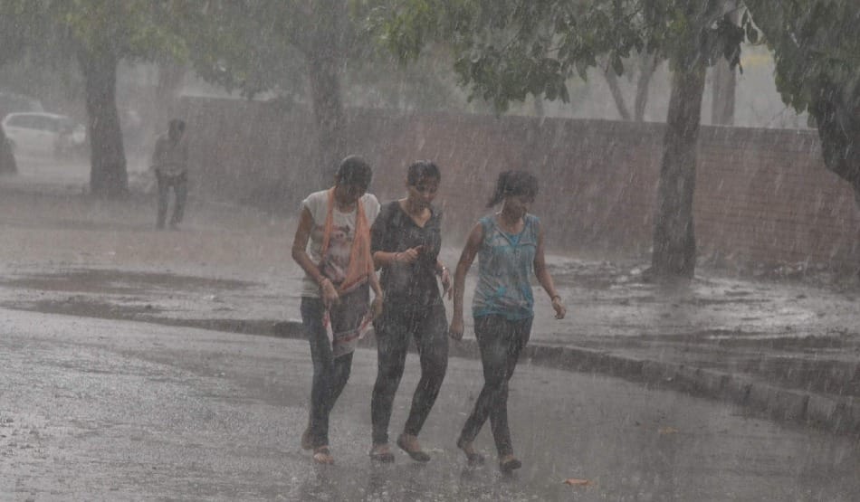 strong winds and Rain in chandigarh, cool weather