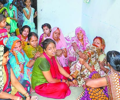 A girl commits suicide in Faizabad.