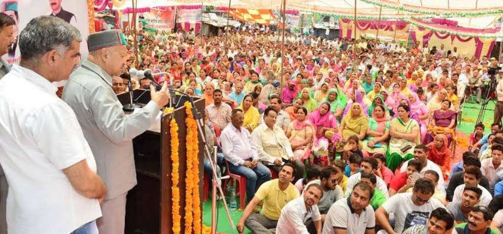 cm virbhadra on a visit to jwalamukhi kangra.