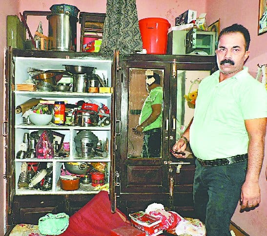 Theft of thousands of teacher off at home