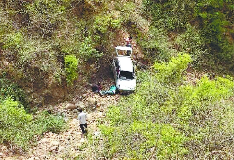 two killed in car accident near APG university shimla.