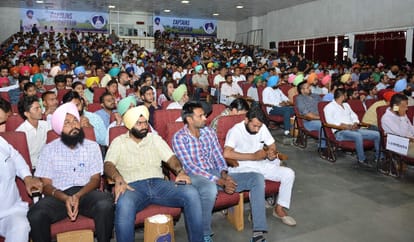 punjab election: captain amarinder met with youth captains in program