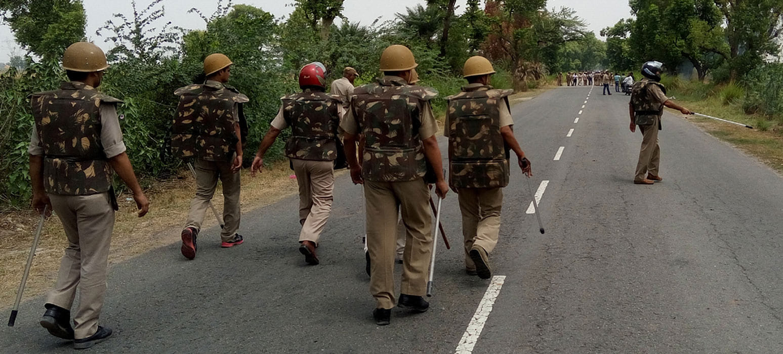 Clash in etah after an tanker accident.