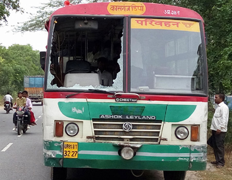 Clash in etah after an tanker accident.