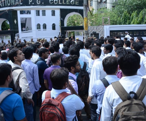 medical students protest against re counselling in kgmu