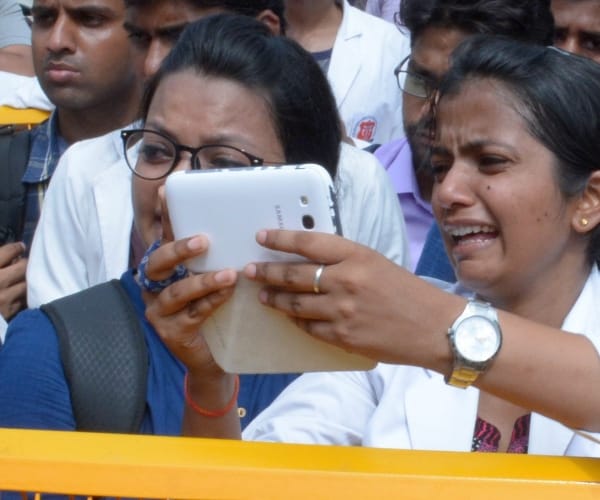medical students protest against re counselling in kgmu