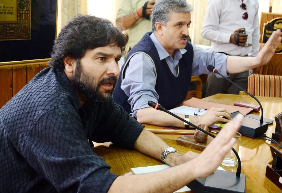 MC shimla will launch mobile app to stop overcharging in parking.
