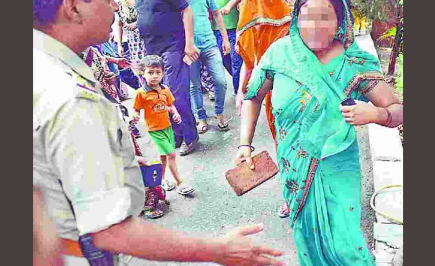 three year old child raped in meerut, police lathi charges over protesters