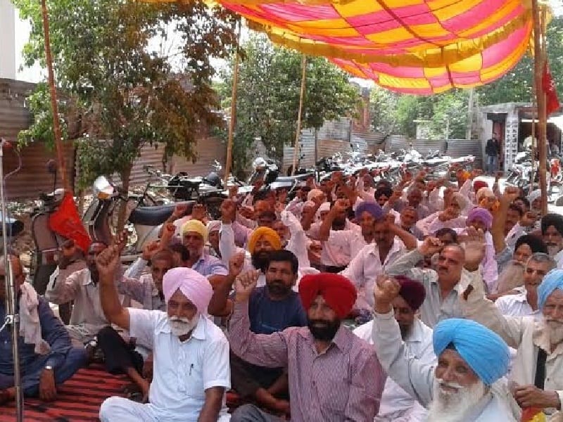 protest, gurdaspur protest, farmer protest, protest on DC office, gurdaspur, amritsar