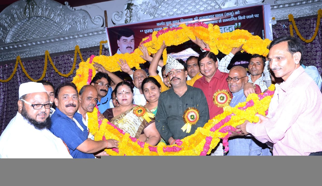 Received the award in collaboration with the public: Raju Yadav