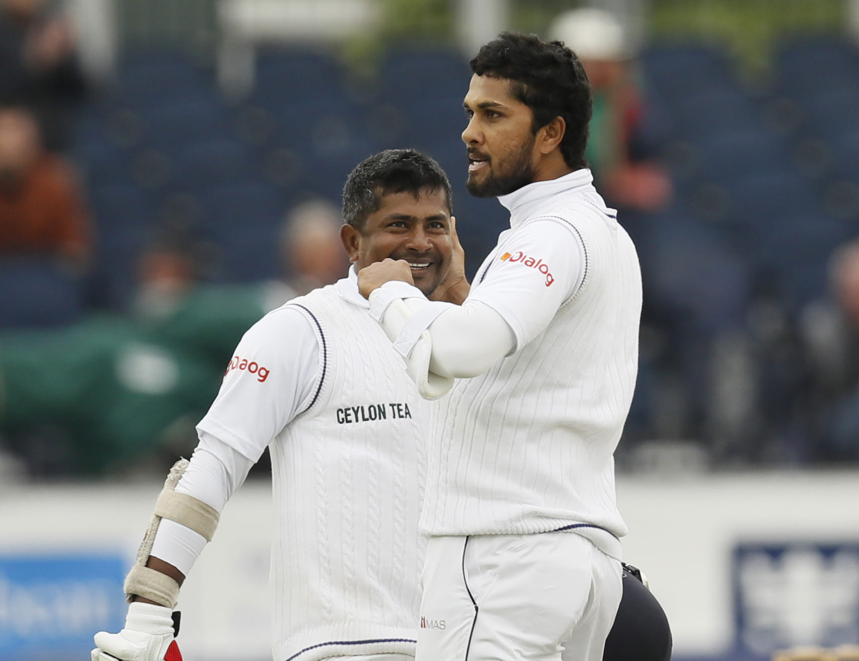 sri lanka's wicketkeeper dinesh chandimal play good inning against  england