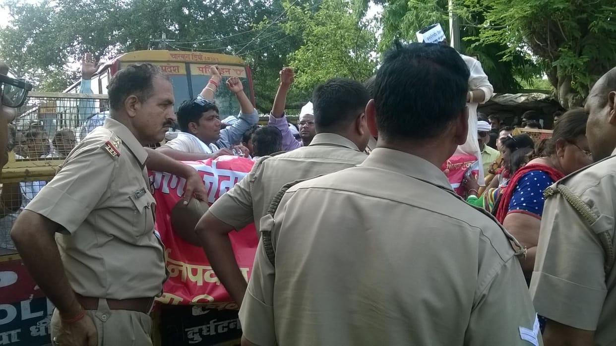 teacher protest in lakshman maidan lucknow