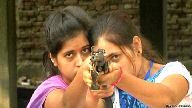 In Banaras women 's train by arms
