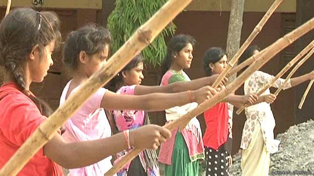 In Banaras women 's train by arms
