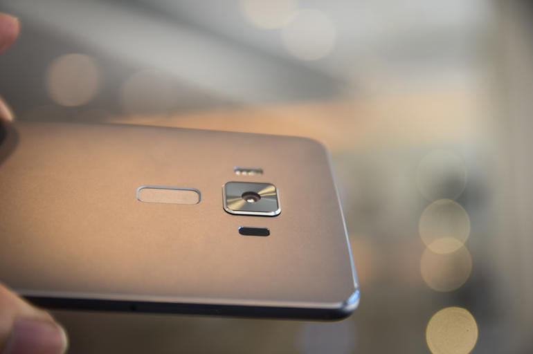 असूस जेनफोन 3 डीलक्स 6 जीबी रैम और 23 मेगापिक्सल कैमरा के साथ पेश Asus unveils Zenfone 3 Deluxe with 6 GB Ram, Zenfone 3 and Zenfone 3 Ultra