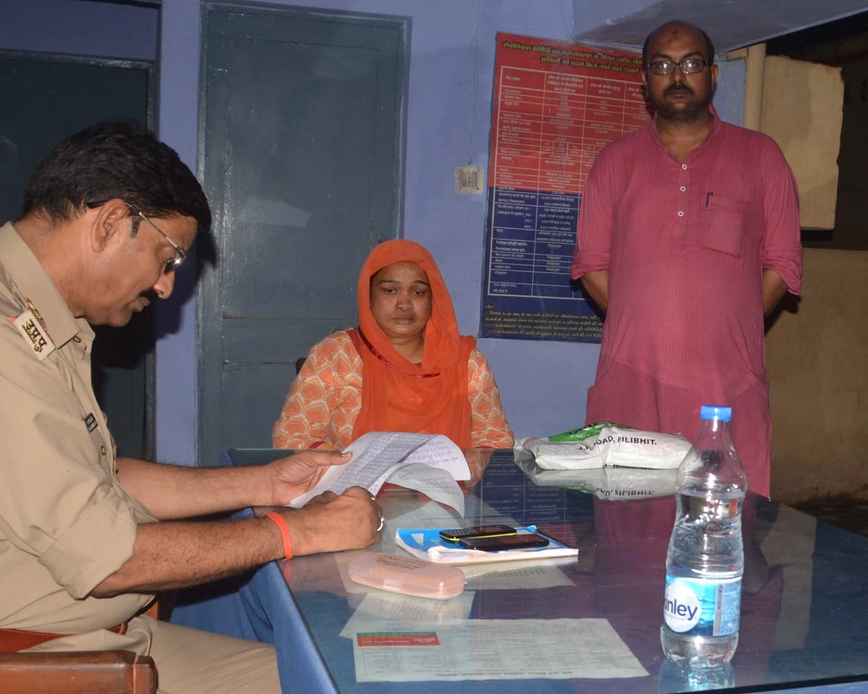 Sresham teacher's wife cheated jewelery