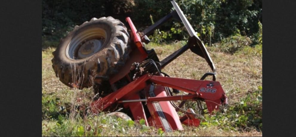 Driver killed in tractor accident at hamirpur.