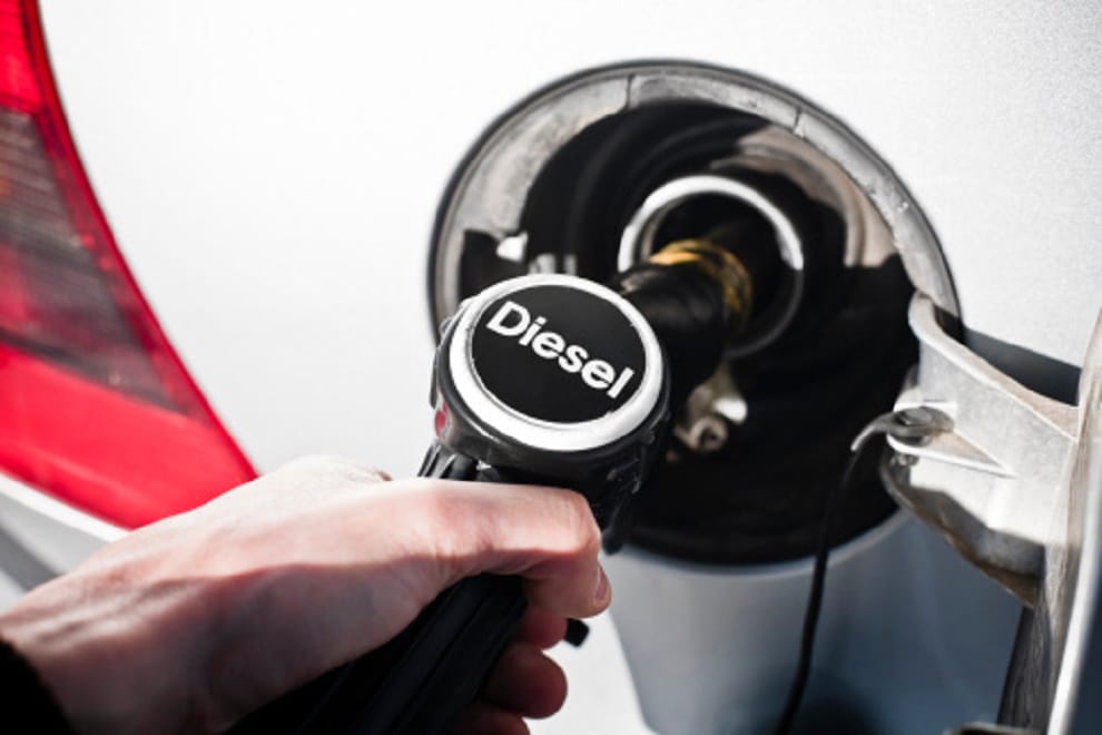 Petrol vs Diesel car, which is better in india 2017
