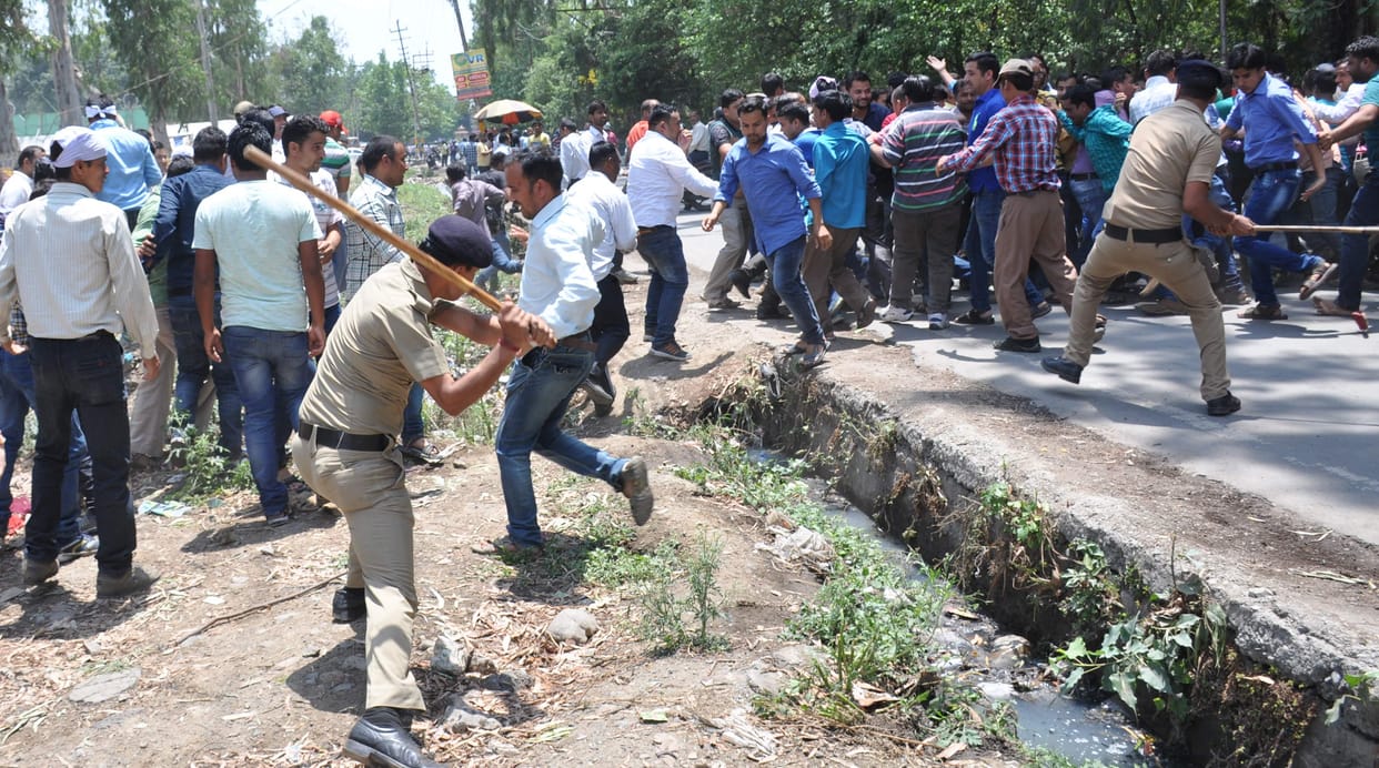 police beaten up mnrega employees.