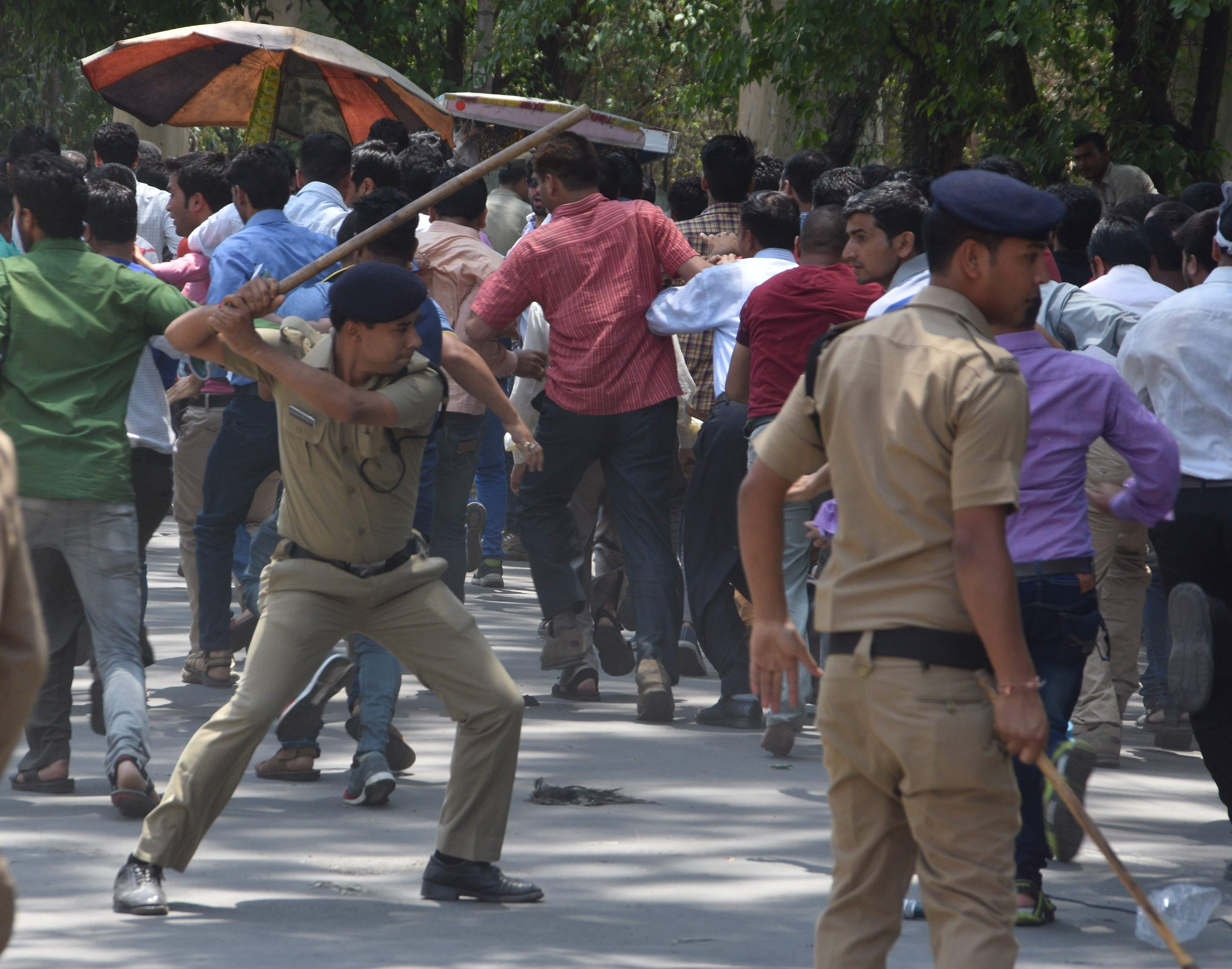 police beaten up mnrega employees.