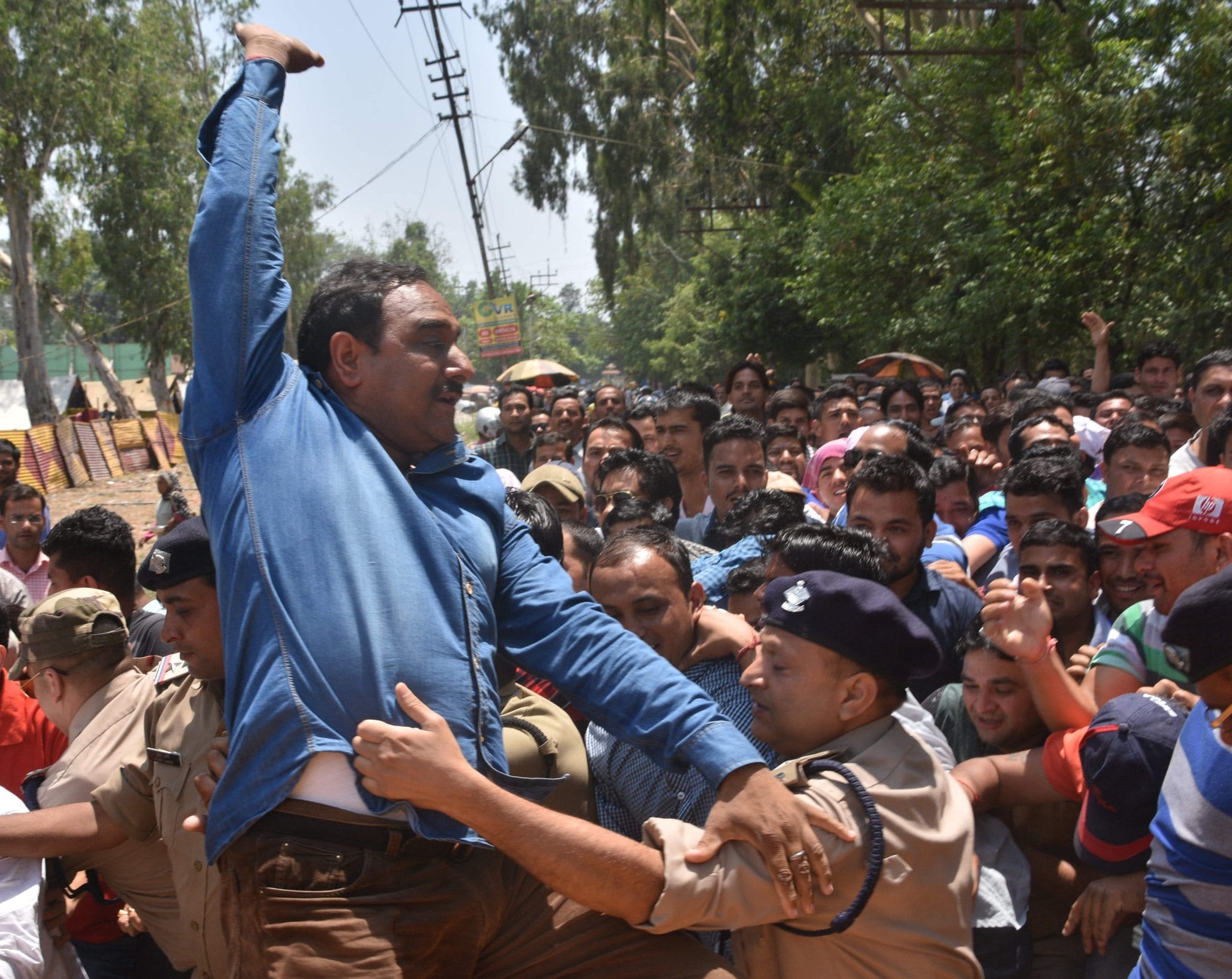 police beaten up mnrega employees.