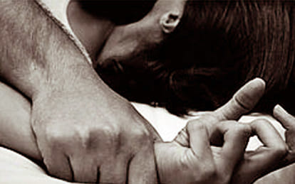 kolkata bar dancer raped in moving SUV