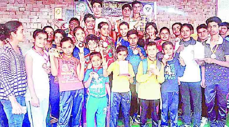 Kick boxing athlete arrived in several districts