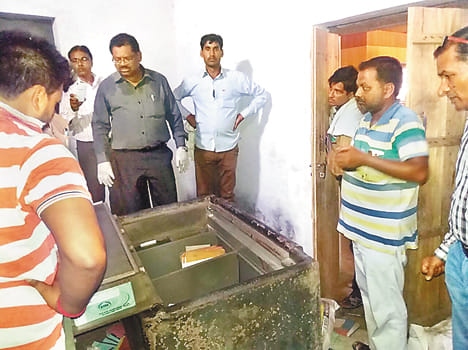 19.34 lakh theft vault break Aryavartgraminbank