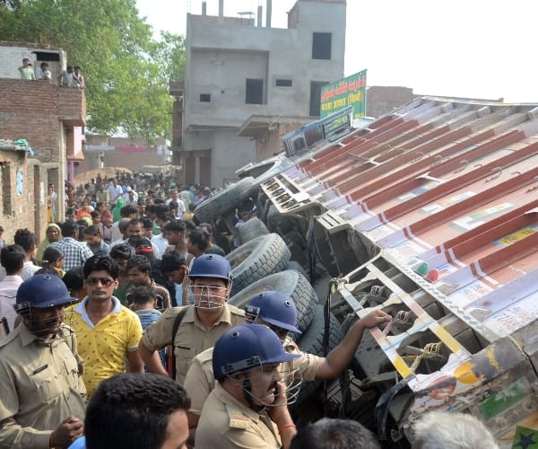 truck accident in lucknow