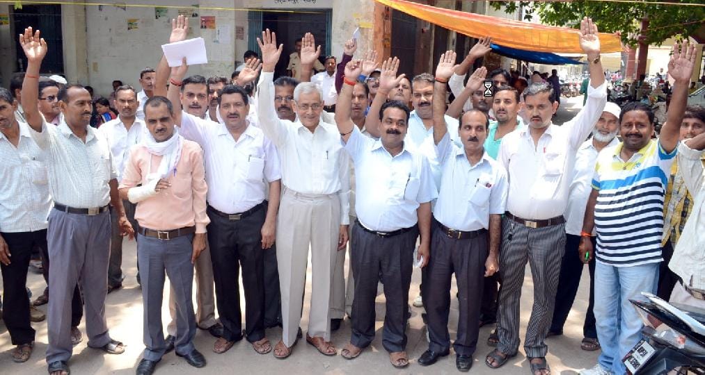 Sadar tehsil laid strike by lawyers, meeting today